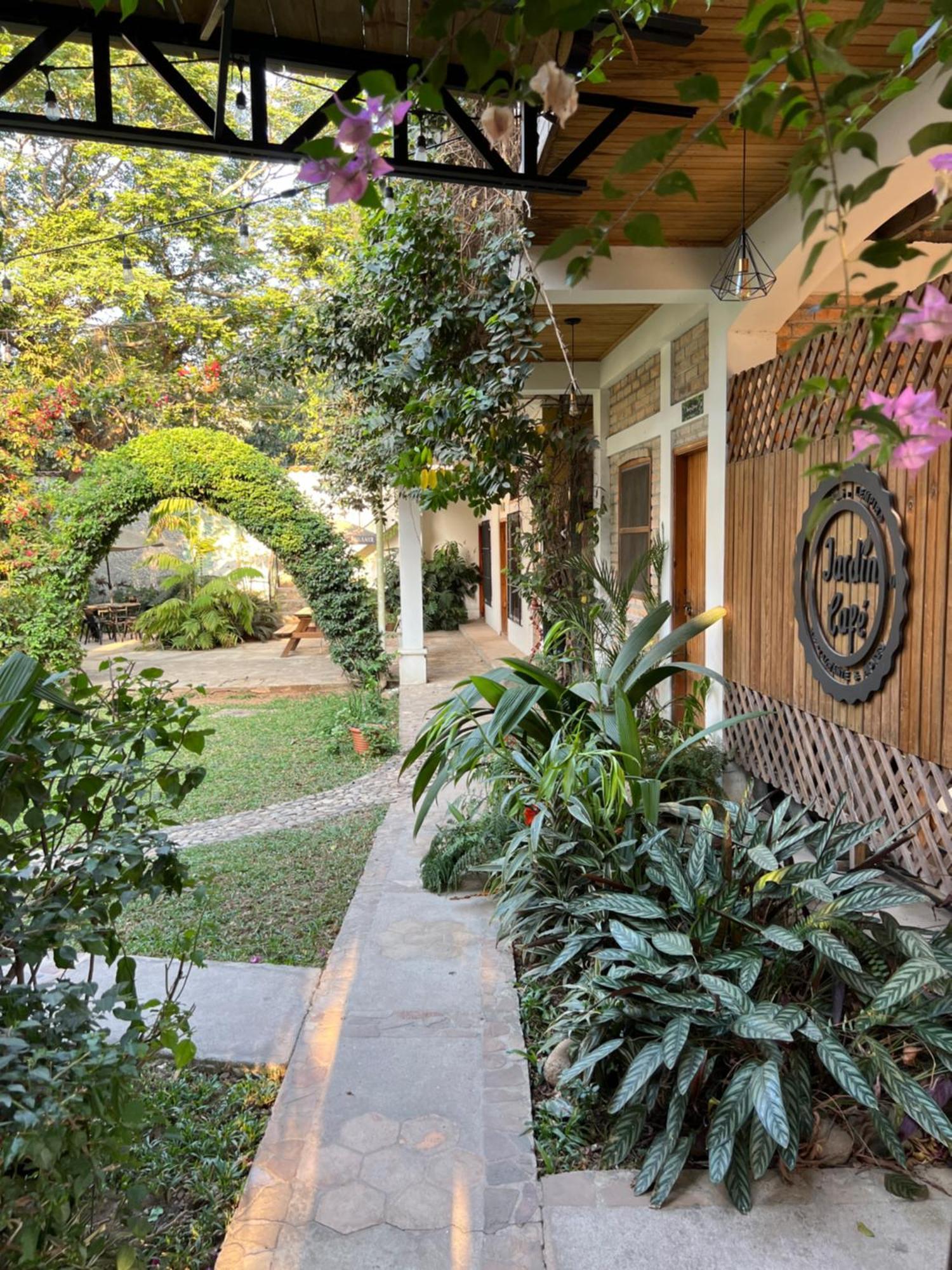 Jardin Cafe Hotel & Restaurant กราเซียส ภายนอก รูปภาพ