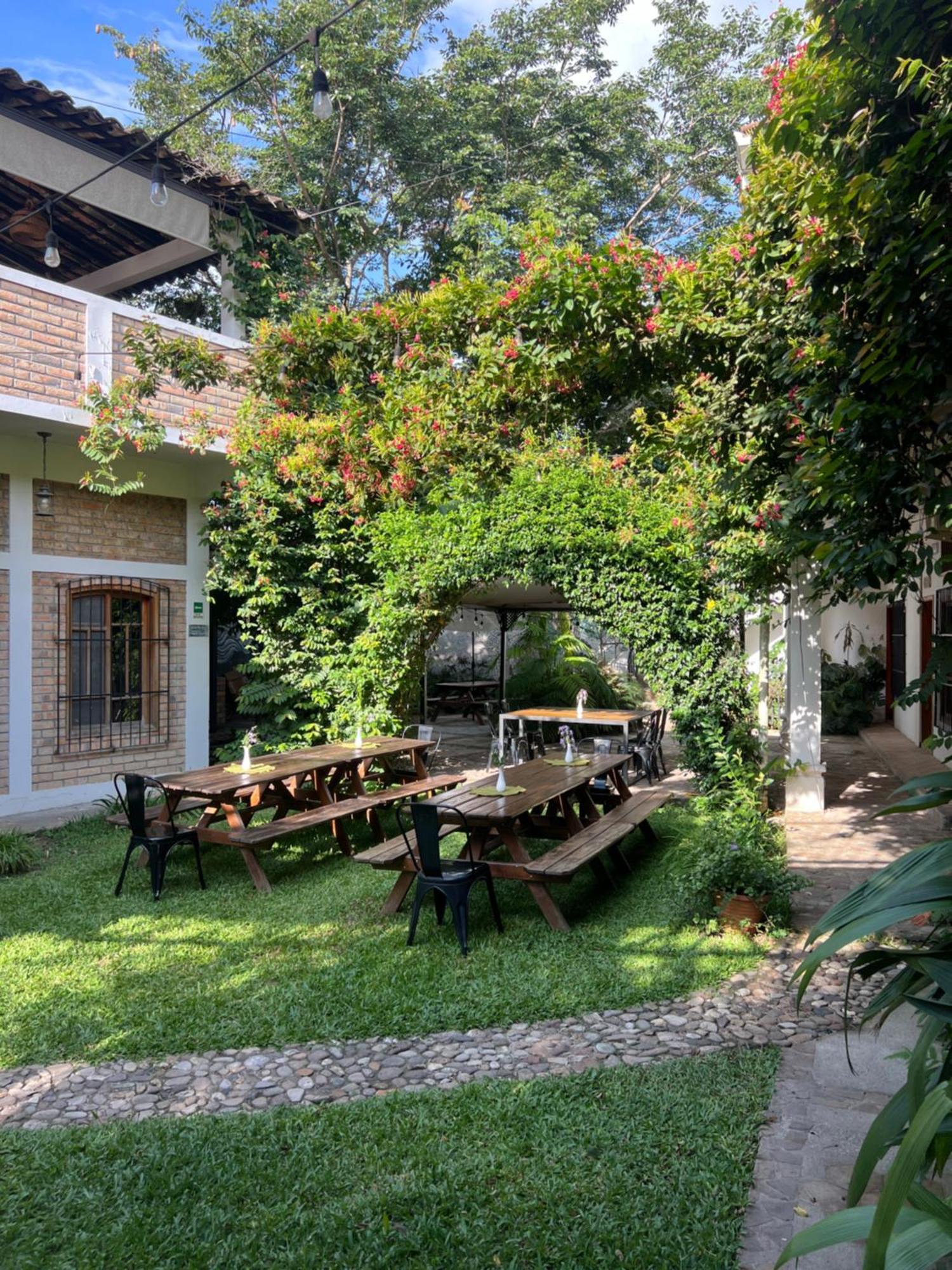 Jardin Cafe Hotel & Restaurant กราเซียส ภายนอก รูปภาพ